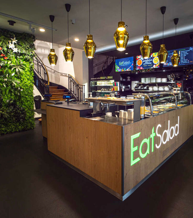 Bien assis pour bien digérer dans notre salle de restaurant healthy